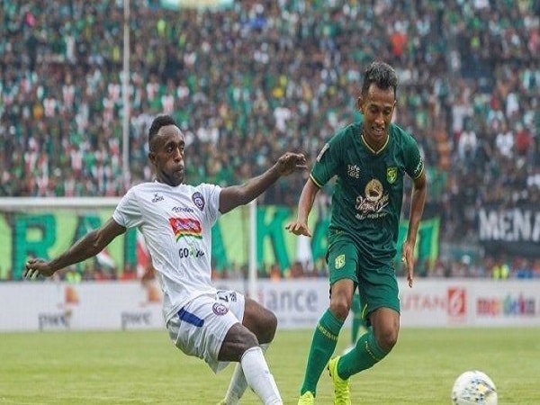 nhan-dinh-persebaya-surabaya-vs-arema-malang-15h30-12-12-vong-32-giai-vdqg-indonesia-min