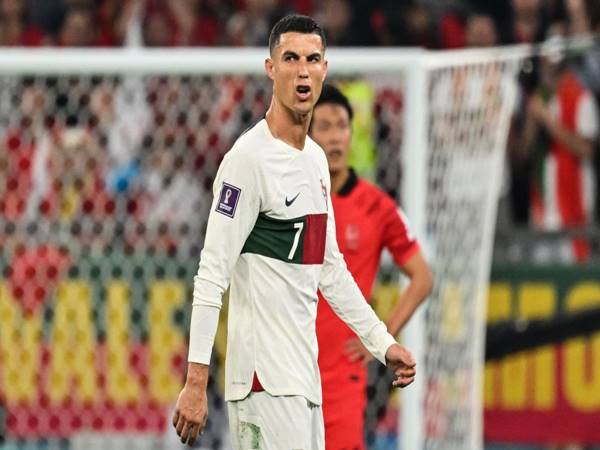 Tin bóng đá ngày 3/12: Ronaldo khó chịu với HLV khi bị rút ra