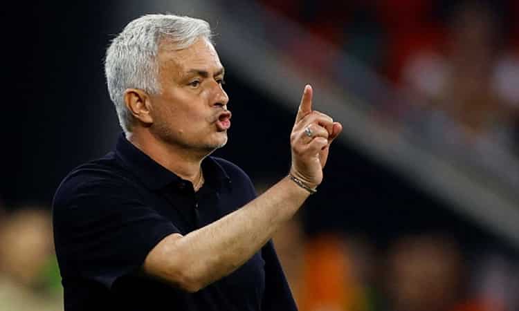 Trừng phạt từ Serie A Mourinho nhận án phạt vì chỉ trích trọng tài